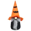 Best AB Alrik Hedlund Halloweennisse stående med flagermus