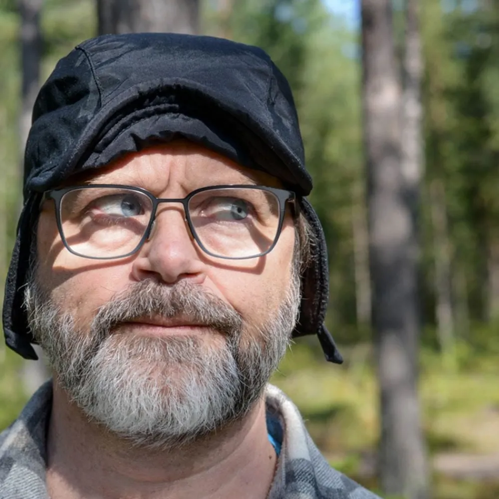 New Netshirt Group AB Hue med Øreklapper Sort